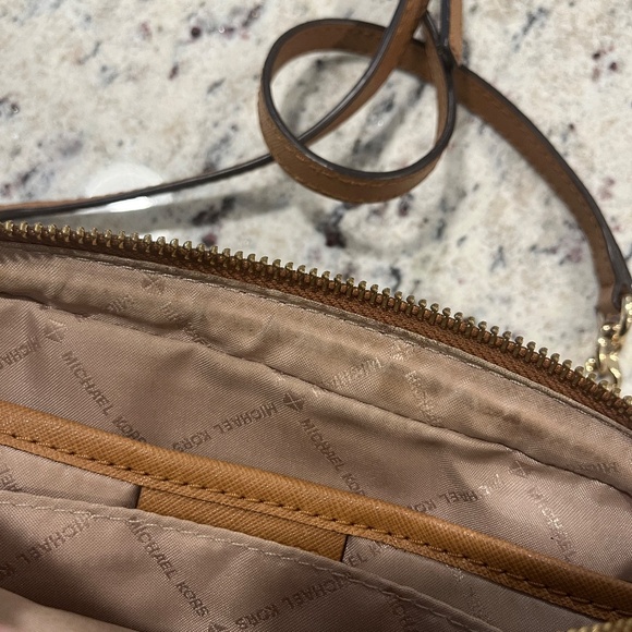 Michael Kors Jet Set Large Printed Logo Crossbody Bag - Picture 7 of 7